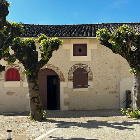 Готель Domaine De L'Ecorcerie Fontaine-le-Comte Екстер'єр фото