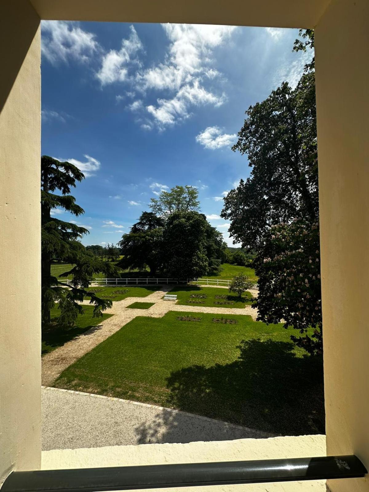 Готель Domaine De L'Ecorcerie Fontaine-le-Comte Екстер'єр фото