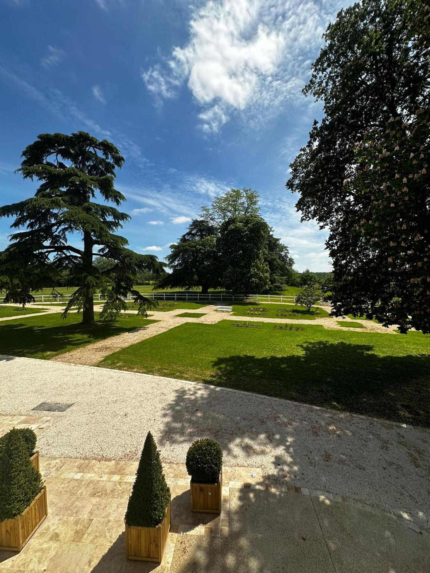 Готель Domaine De L'Ecorcerie Fontaine-le-Comte Екстер'єр фото