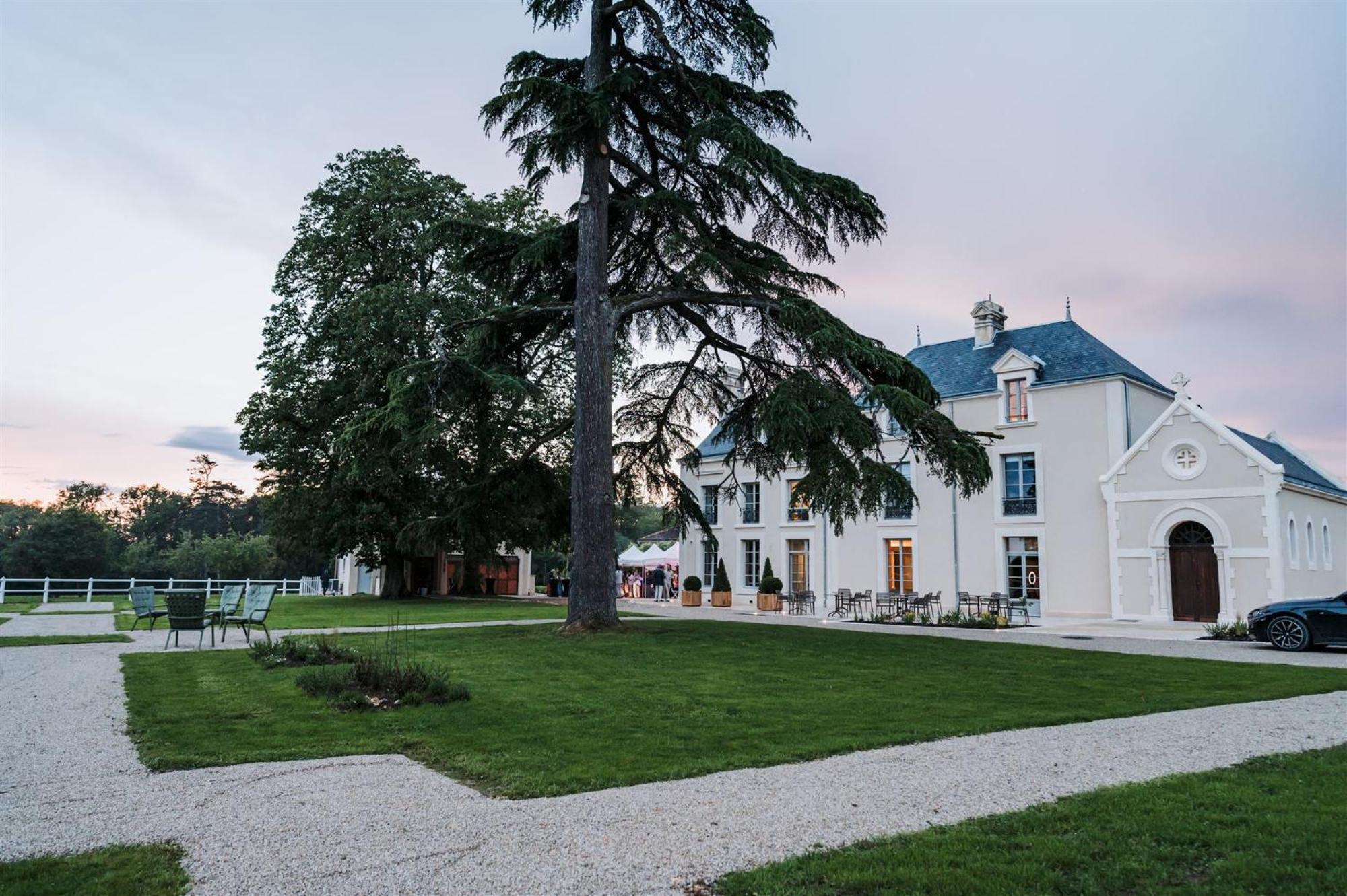 Готель Domaine De L'Ecorcerie Fontaine-le-Comte Екстер'єр фото